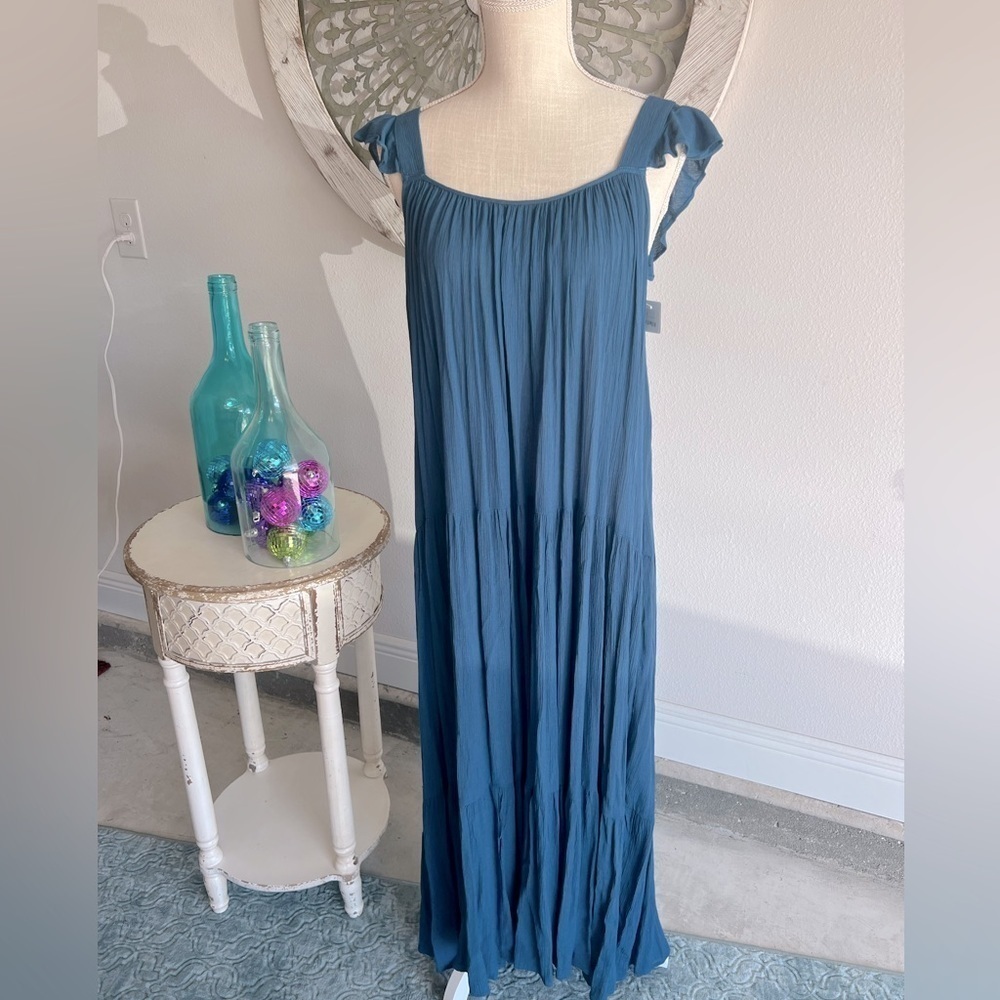 LaLavon maxi dress NWT Sz small